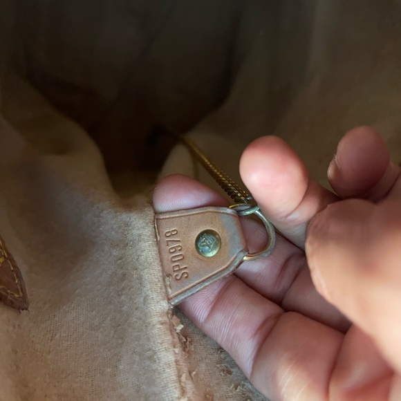 LV bucket bag 100% original - Picture 15 of 16